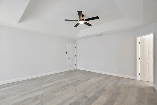 542 Terrace Cove Way, Orlando, FL 32828 - spare room featuring a ceiling fan, light wood finished floors, a raised ceiling, baseboards, and visible vents