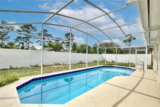 542 Terrace Cove Way, Orlando, FL 32828 - view of swimming pool with a lanai, a fenced backyard, a fenced in pool, and a patio