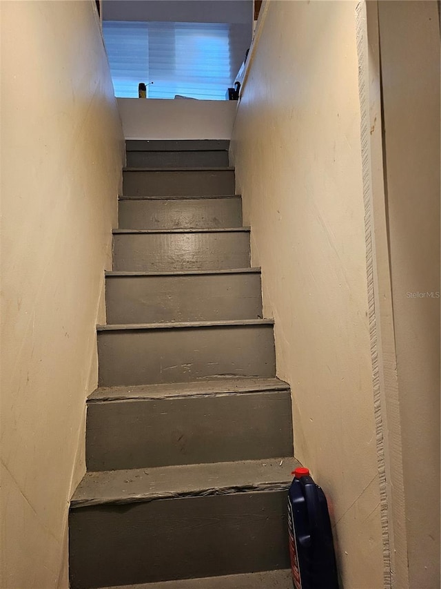 509 S Hudson St, Orlando, FL 32835 - view of staircase