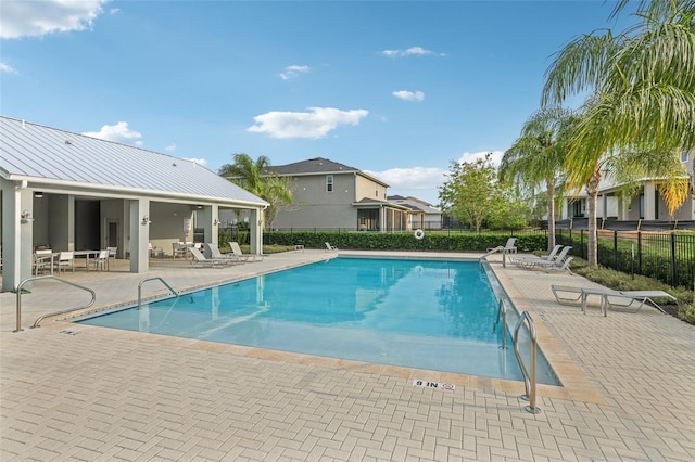 2785 Park Ridge St, Apopka, FL 32712 - community pool with a patio area