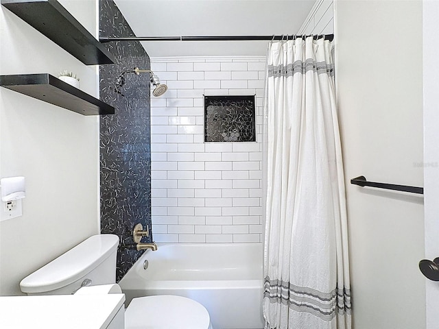 1121 49th Ave N, Saint Petersburg, FL 33703 - bathroom with toilet, vanity, and shower / bath combo