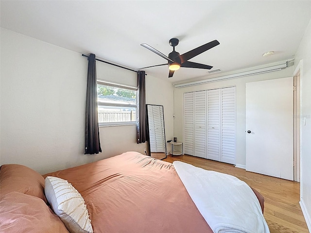 1121 49th Ave N, Saint Petersburg, FL 33703 - bedroom with visible vents, a closet, light wood-style flooring, and ceiling fan