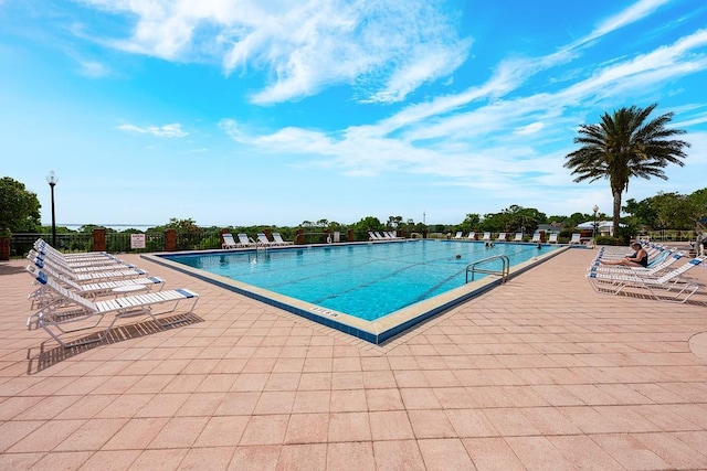 39900 Bayview Dr, Lady Lake, FL 32159 - community pool with fence and a patio area