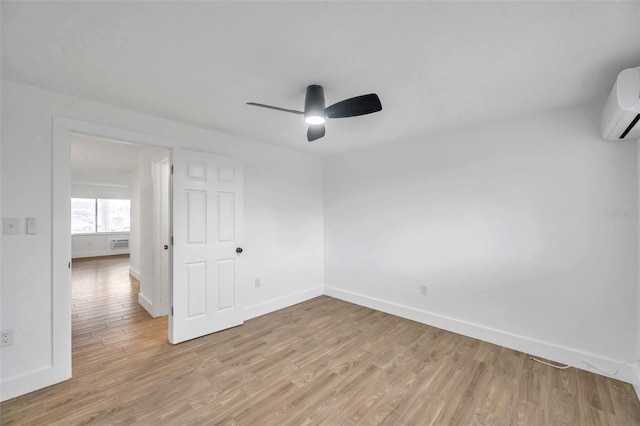 empty room featuring light wood-style flooring, baseboards, and ceiling fan
