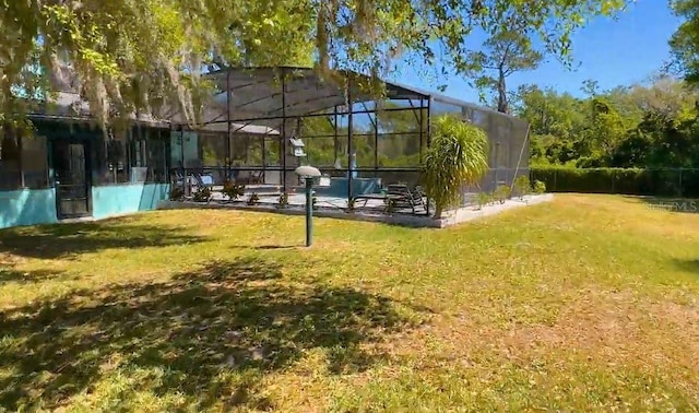 11404 Lokanotosa Trl, Orlando, FL 32817 - view of yard featuring a swimming pool and glass enclosure