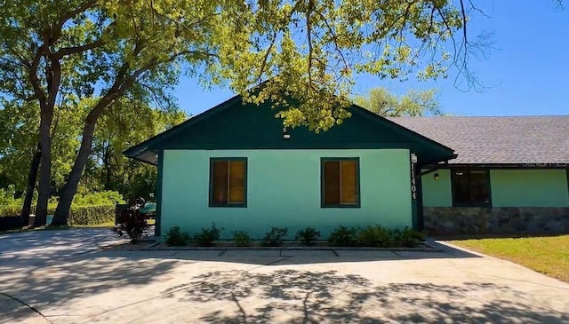11404 Lokanotosa Trl, Orlando, FL 32817 - view of front of house featuring a shingled roof
