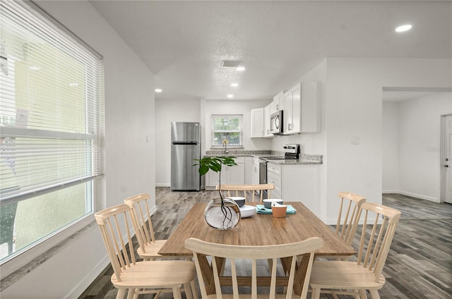 4385 Cassius St, Orlando, FL 32811 - dining room featuring light wood finished floors, baseboards, and recessed lighting