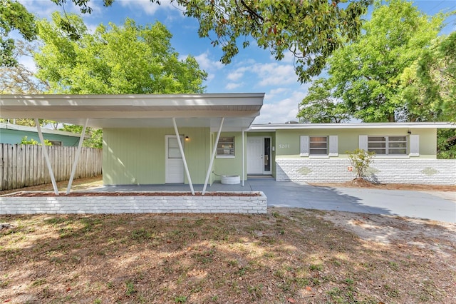5201 Van Aken Dr, Orlando, FL 32808 - view of front facade featuring fence