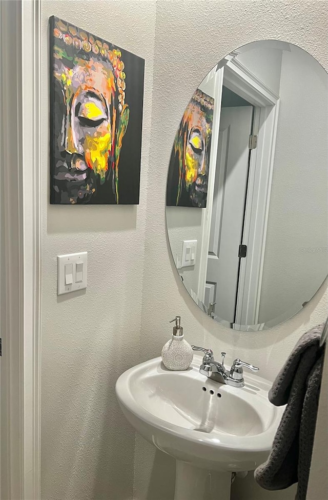 11826 Sky Acres Ter, Bradenton, FL 34211 - bathroom featuring a sink and a textured wall