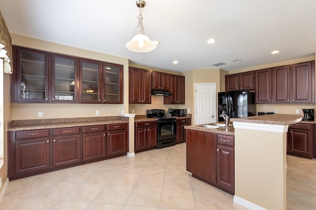 563 Copperdale Ave, Winter Garden, FL 34787 - kitchen with decorative light fixtures, under cabinet range hood, a sink, visible vents, and black appliances
