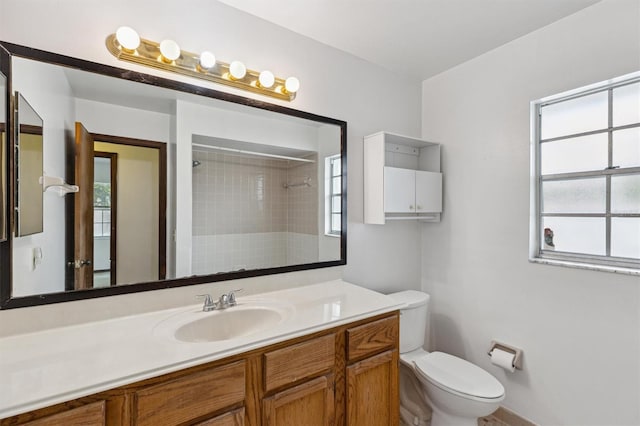 7602 Glenmoor Ln, Winter Park, FL 32792 - full bath with toilet, vanity, and walk in shower