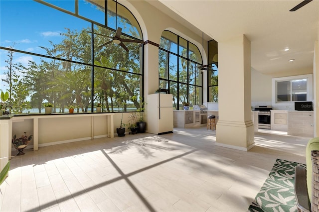 2910 Frontier Dr, Kissimmee, FL 34744 - interior space with area for grilling