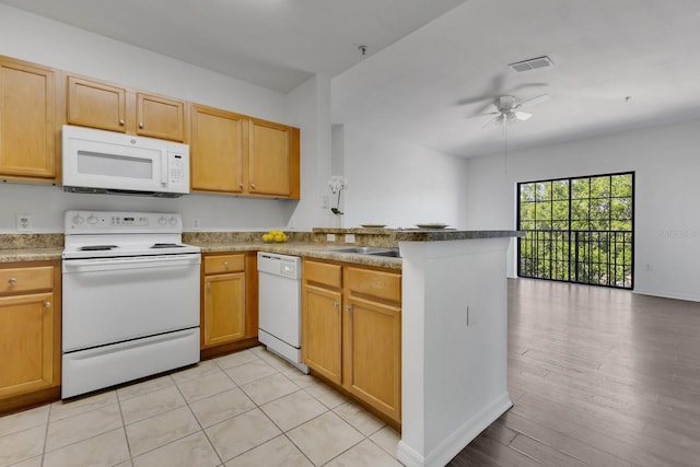 5550 E Michigan St Unit 3325, Orlando, FL 32822 - kitchen featuring open floor plan, white appliances, visible vents, ceiling fan, and a peninsula