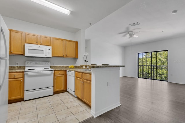 5550 E Michigan St Unit 3325, Orlando, FL 32822 - kitchen featuring visible vents, a peninsula, white appliances, a ceiling fan, and open floor plan