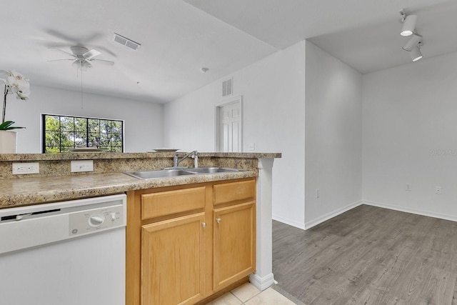 5550 E Michigan St Unit 3325, Orlando, FL 32822 - kitchen with a sink, visible vents, ceiling fan, and white dishwasher