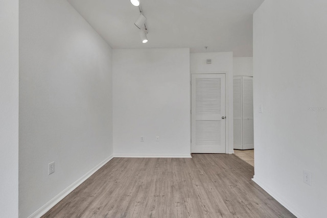 5550 E Michigan St Unit 3325, Orlando, FL 32822 - spare room featuring baseboards, wood finished floors, and track lighting
