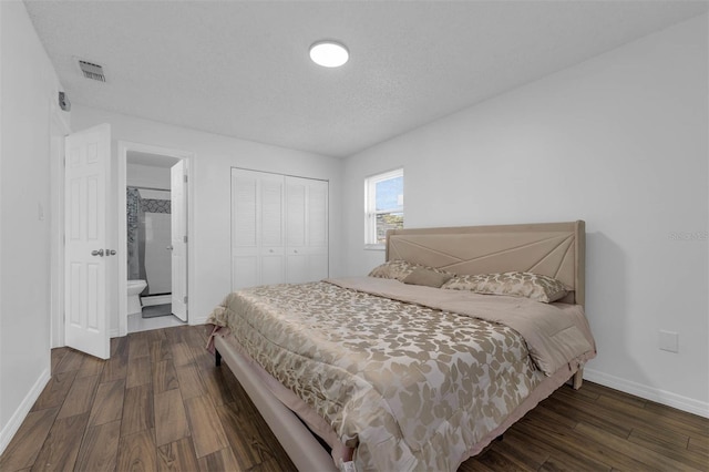 4066 Vanet Ct, Orlando, FL 32822 - bedroom featuring a closet, a textured ceiling, visible vents, and wood finished floors