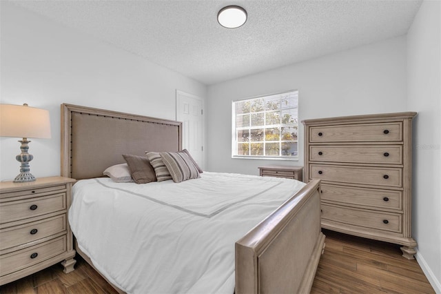 4066 Vanet Ct, Orlando, FL 32822 - bedroom with dark wood-type flooring, a textured ceiling, and baseboards