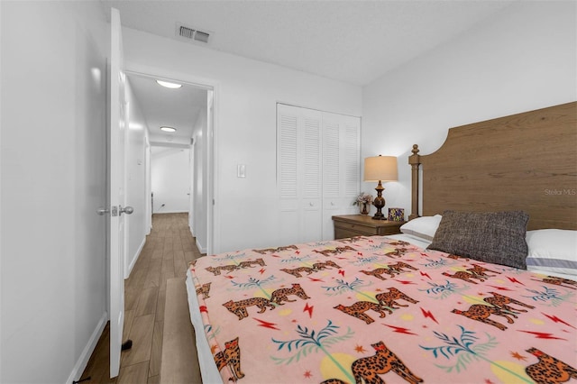 4066 Vanet Ct, Orlando, FL 32822 - bedroom with a closet, baseboards, light wood-style floors, and visible vents