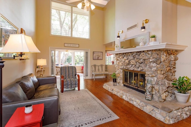 487 Oak Haven Dr Unit 487, Altamonte Springs, FL 32701 - living area featuring ceiling fan, visible vents, a fireplace, wood finished floors, and a high ceiling