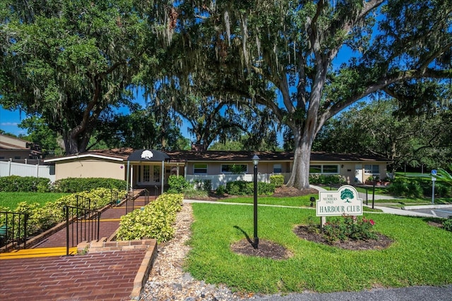 487 Oak Haven Dr Unit 487, Altamonte Springs, FL 32701 - ranch-style home featuring french doors and a front yard