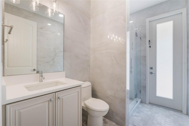 11826 Fiore Dr, Orlando, FL 32827 - full bath featuring a shower stall, tile walls, toilet, and vanity