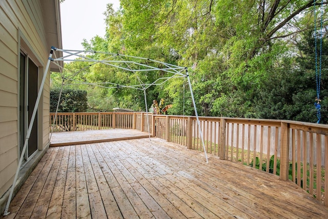 2132 Majestic Woods Blvd, Apopka, FL 32712 - view of wooden deck