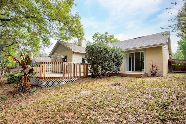 2132 Majestic Woods Blvd, Apopka, FL 32712 - rear view of property with stucco siding, a deck, fence, and roof with shingles