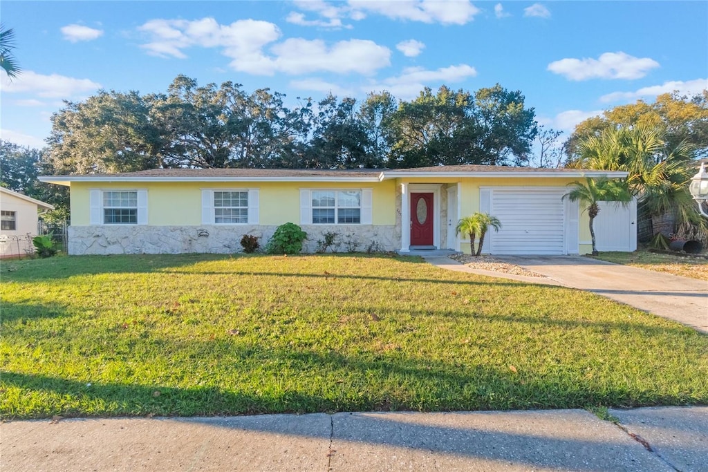 2070 Keyes Ln, Deltona, FL 32738 - single story home with a front yard, stucco siding, and stone siding