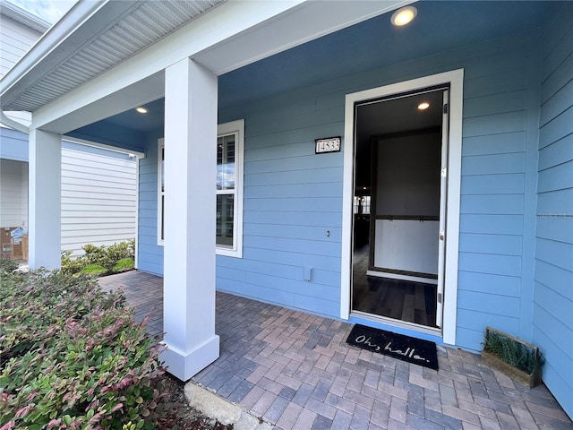 entrance to property featuring a porch