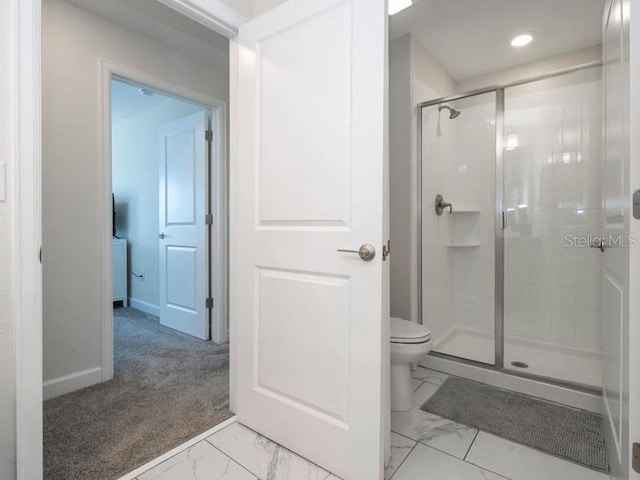 428 Ocean Course Ave, Davenport, FL 33896 - bathroom featuring marble finish floors, a stall shower, toilet, baseboards, and recessed lighting