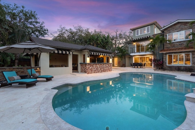 7849 Georgeann St, Winter Park, FL 32792 - swimming pool with a patio area