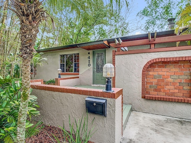 410 Sandspur Rd N, Maitland, FL 32751 - view of front facade with stucco siding