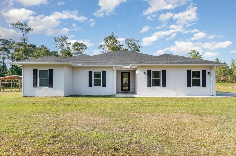 single story home featuring a front yard and stucco siding