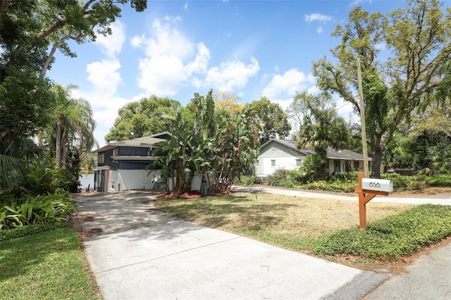 view of front of home with a front lawn