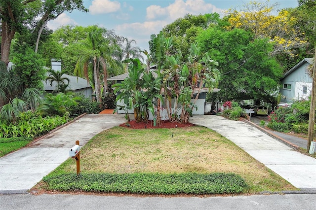 view of front of house with a front yard and driveway