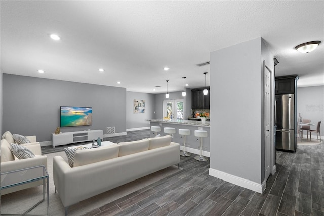 607 Wavecrest Dr, Orlando, FL 32807 - living area featuring baseboards, wood tiled floor, visible vents, and recessed lighting