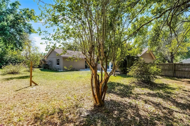 607 Wavecrest Dr, Orlando, FL 32807 - view of yard featuring fence