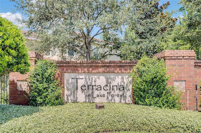 view of community / neighborhood sign