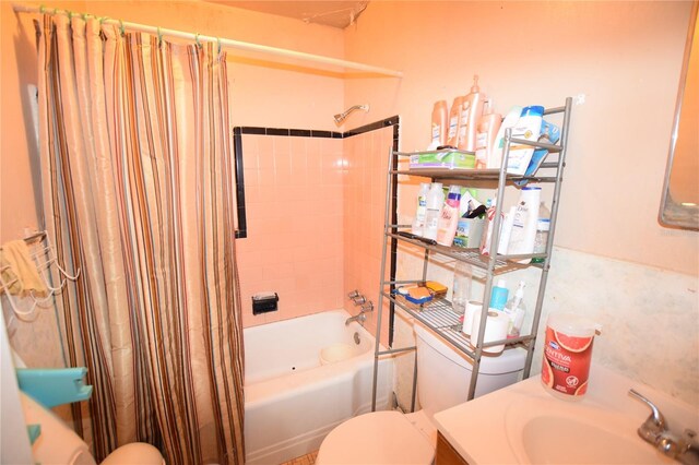 2220 Ave F NW, Winter Haven, FL 33880 - full bathroom with shower / bath combo, toilet, and vanity
