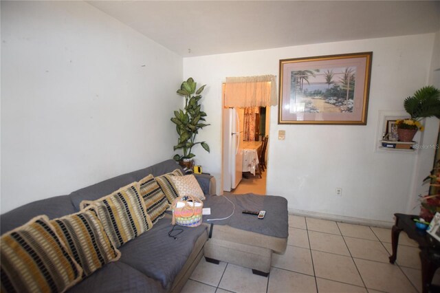 2220 Ave F NW, Winter Haven, FL 33880 - living area featuring light tile patterned flooring and baseboards