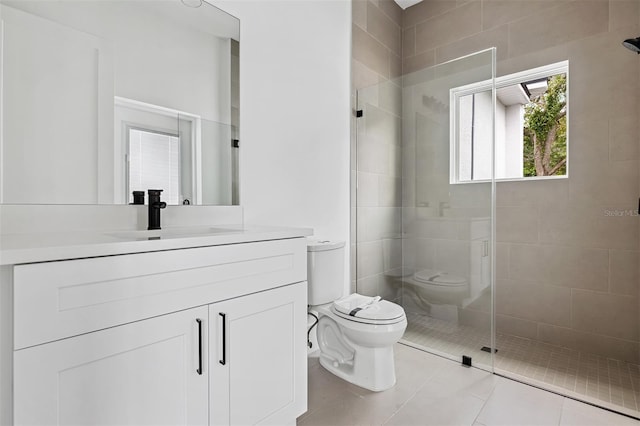 2408 Lafayette Ave, Winter Park, FL 32789 - full bathroom featuring toilet, a tile shower, tile patterned flooring, and vanity