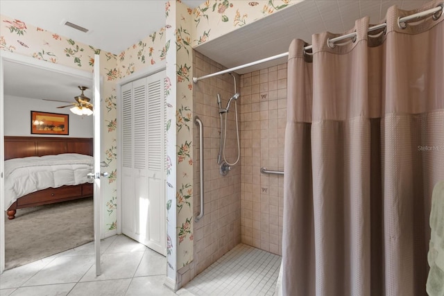 11160 SE 47th Ave, Belleview, FL 34420 - ensuite bathroom with wallpapered walls, a tile shower, and visible vents