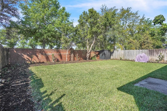 view of yard featuring a fenced backyard