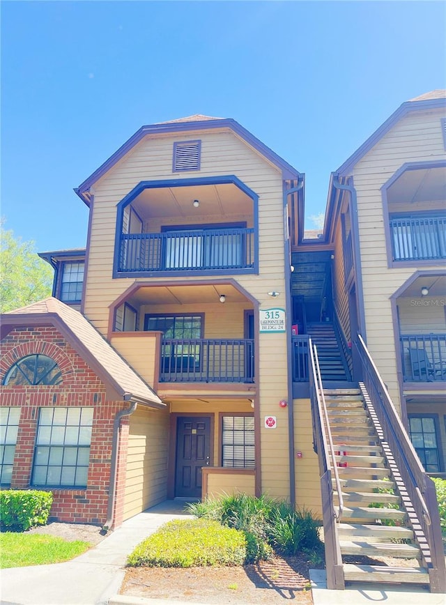 315 Lakepointe Dr Unit 201, Altamonte Springs, FL 32701 - view of property with stairs