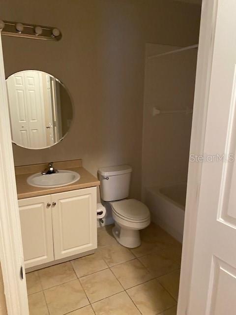 5550 E Michigan St Unit 2114, Orlando, FL 32822 - full bath featuring toilet, vanity, and tile patterned floors