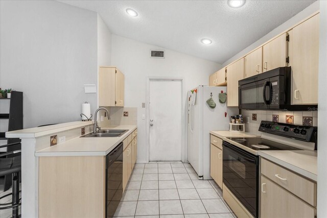 3830 Spring Breeze Dr, Orlando, FL 32829 - kitchen featuring visible vents, a peninsula, a sink, black appliances, and light brown cabinetry