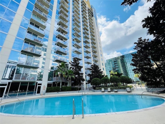 view of swimming pool