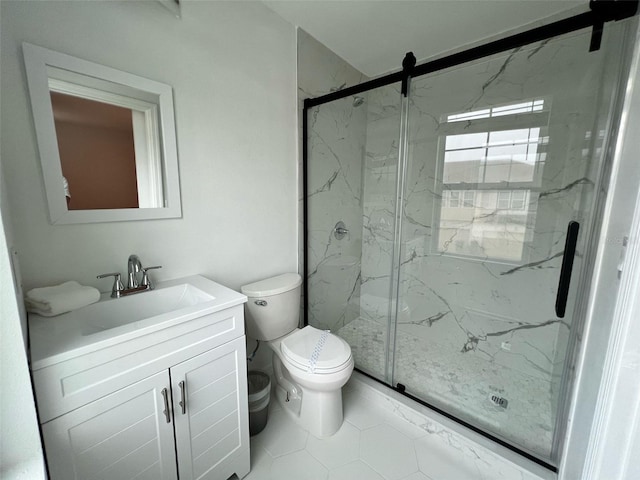 832 Benoi Dr, Davenport, FL 33896 - bathroom featuring toilet, vanity, and a marble finish shower