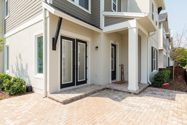 property entrance with stucco siding
